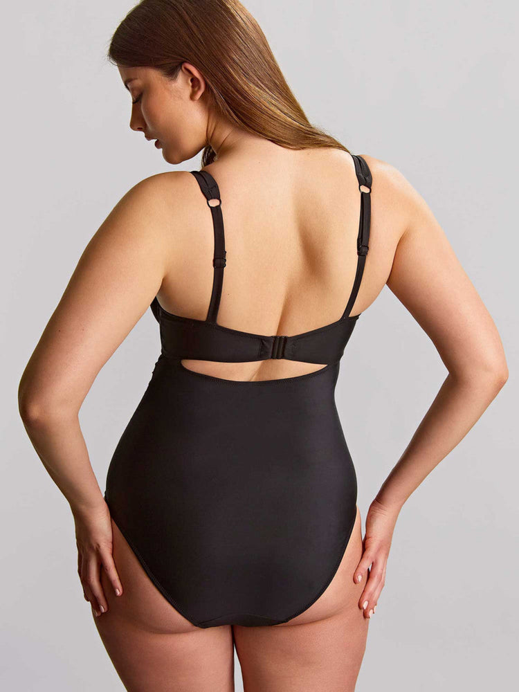 Model in Signature Zadie Full Cup Badpak Zwart achterzijde