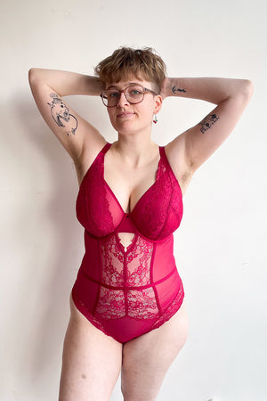 Selena Plunge Body Ruby Red - SuperBra