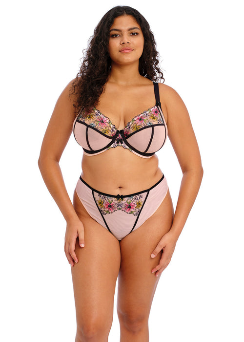 Model in Carrie String Ballet Pink Voorzijde