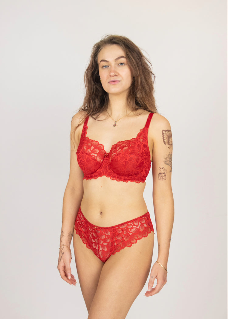 SuperBra Model in Allure Brazilian Broekje True Red Voorzijde