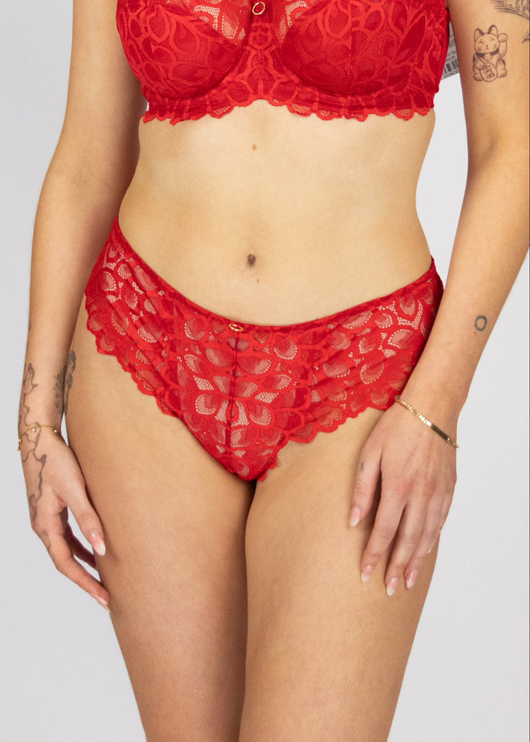 SuperBra Model in Allure Brazilian Broekje True Red Voorzijde