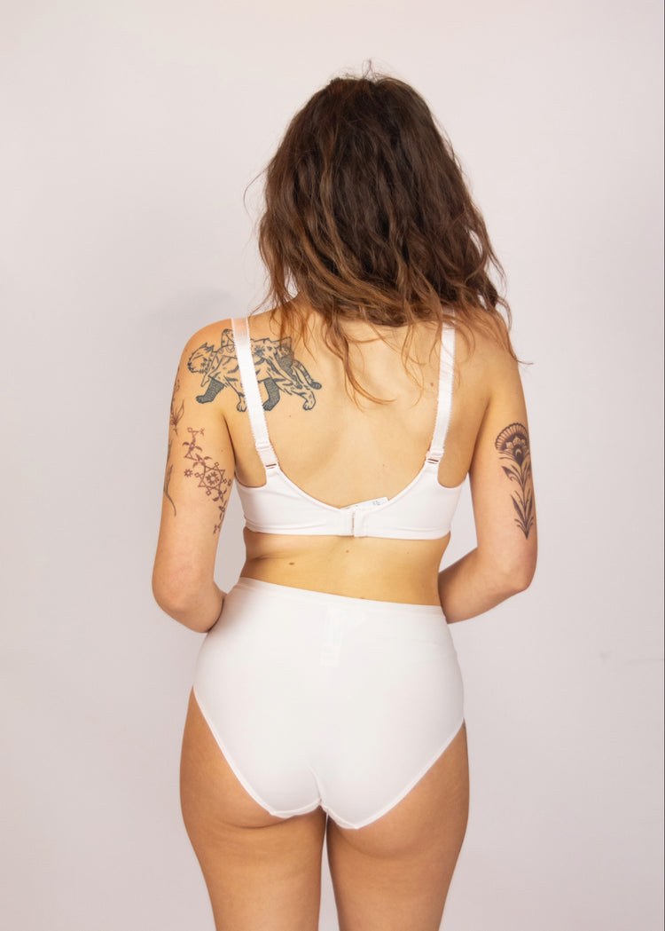 SuperBra Model in Demure Side Support BH Delicacy Achterzijde