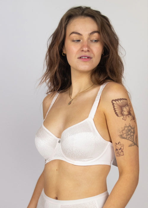SuperBra Model in Demure Side Support BH Delicacy Voorzijde