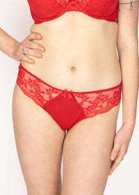SuperBra Model in heidi Brazilian Broekje Ruby Red Voorzijde