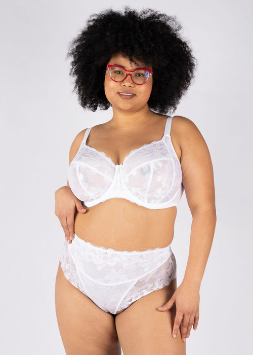 Model in Evangeline Full Cup Wit packshot 