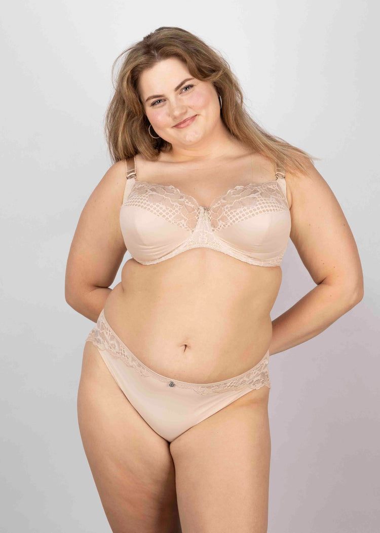 SuperBra Model in Reflect Side Support BH Natural Beige voorzijde