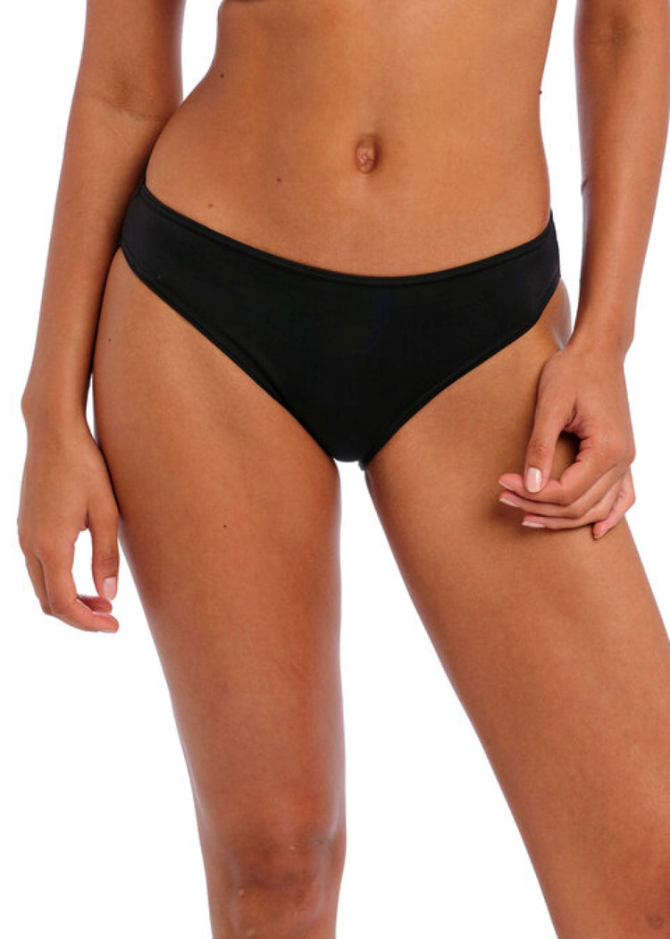 Model in Jewel Cove Bikini Broekje Zwart Voorzijde