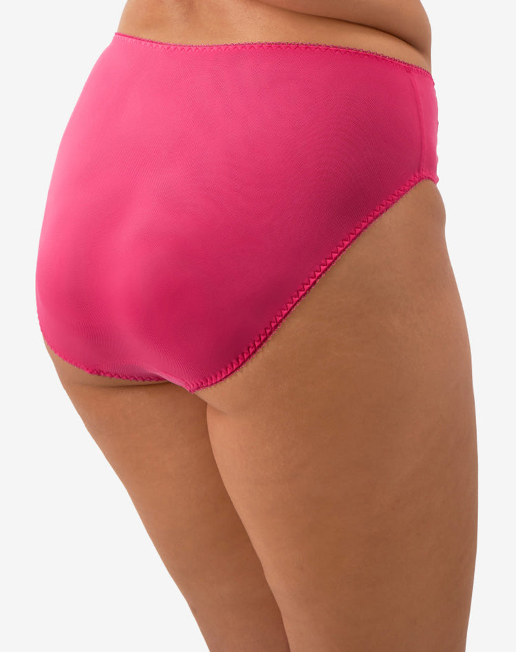 Model in Zarla High Leg Broekje Love Potion achterzijde