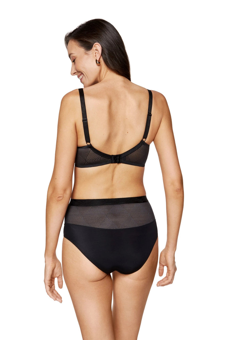 Model in Laurel Half Padded BH Zwart achterzijded