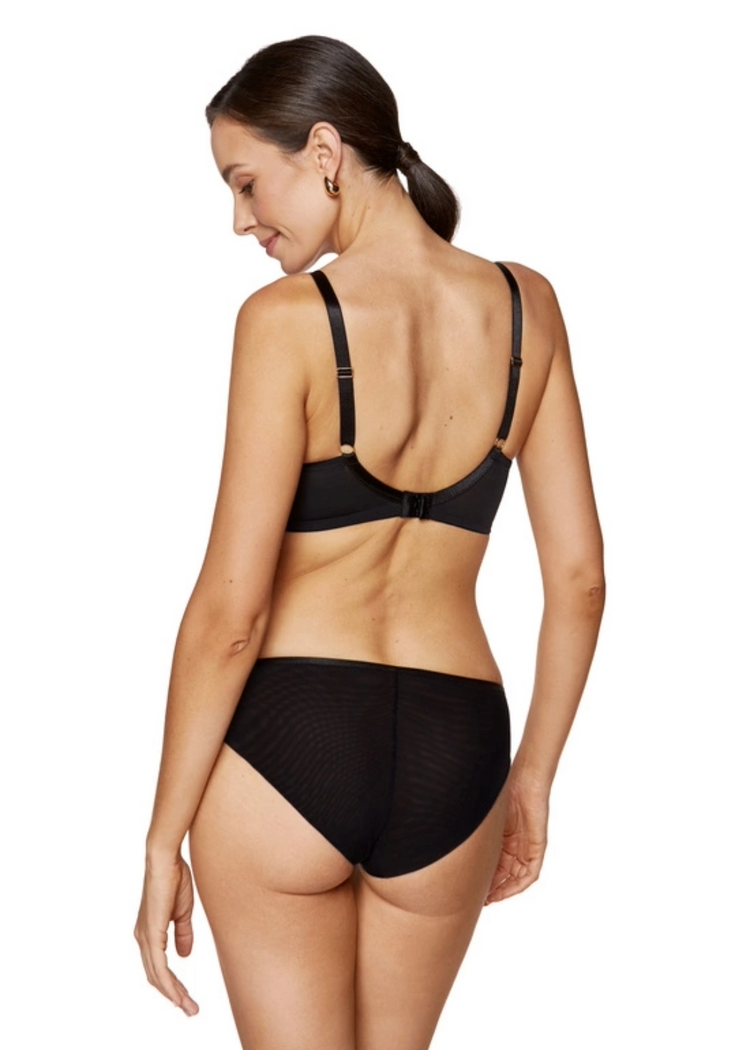 Model in Angel Broekje Zwart Achterzijde