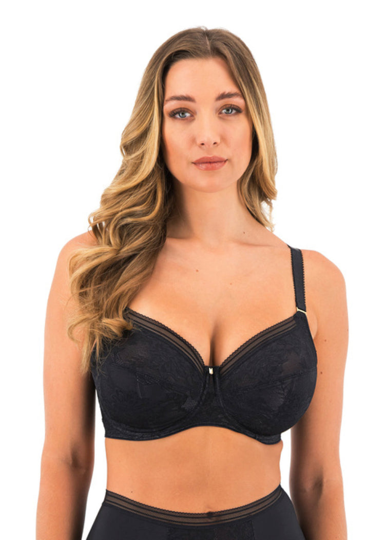 Model in Fusion Lace Full Cup Side Support BH Zwart Voorzijde