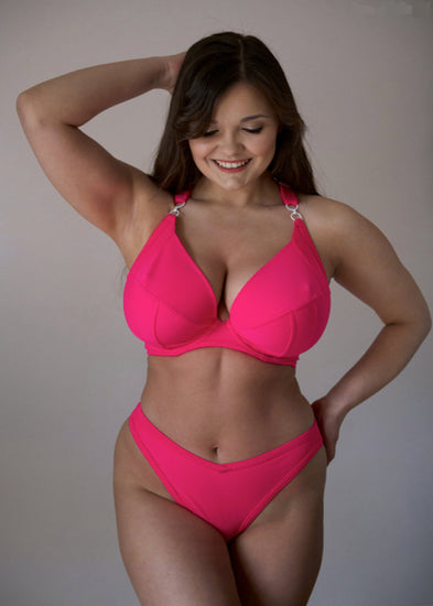 Model in PLM Bikinitop Bubblegum Voorzijde