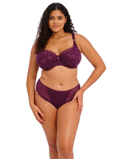 Model in Brianna Uw Padded Half Cup BH Blackberry Voorzijde