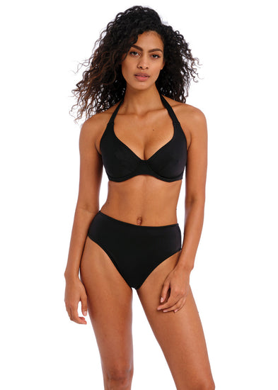 Model in Jewel Cove High Waisted Bikini Broekje Zwart Voorzijde