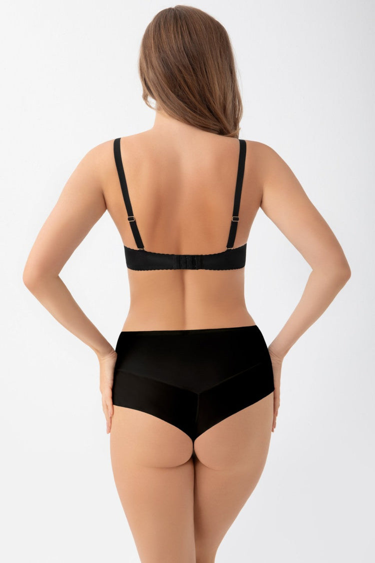 Model in Celia Plunge BH Zwart achterzijde