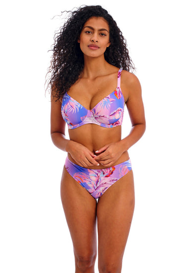 Model in Miami Sunset Bikini Broekje Cassis Voorzijde