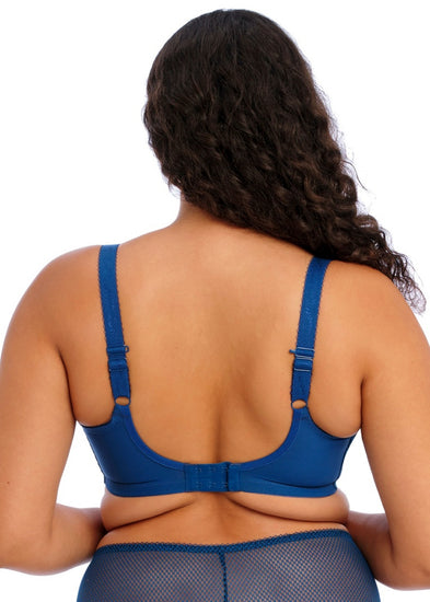Model in Charley Plunge BH Stretch Petrol Voorzijde