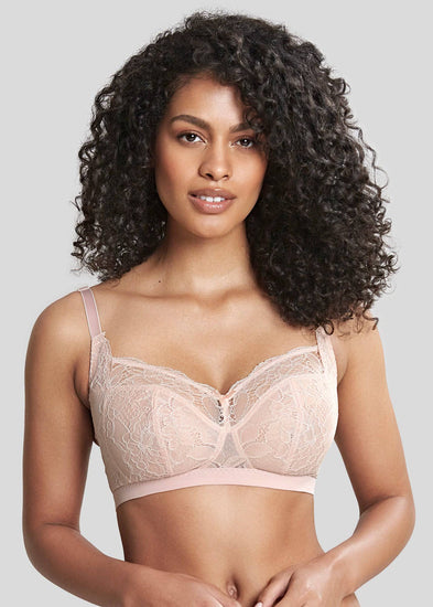 Model In Panache Imogen Beugelloze Balconette BH Poederroze Voorzijde