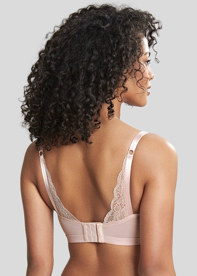 Model In Panache Imogen Beugelloze Balconette BH Poederroze Achterzijde