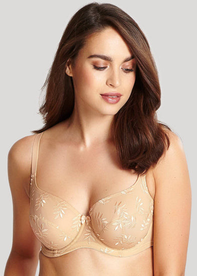 Model in Panache Tango Balconette BH Light Nude