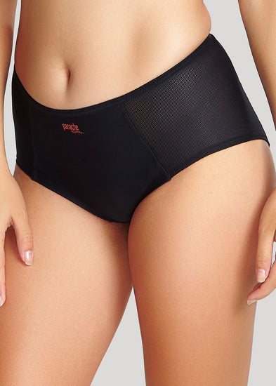 Model in Panache Sport Short Zwart