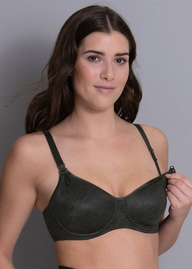 Model in Anita Voedings-BH Zwart voorzijde