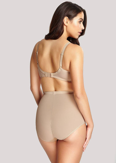 Rug van Model in Panache Envy Balconette BH Medium Nude