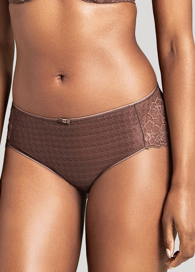 Model in Panache Envy Broekje Chestnut voorzijde