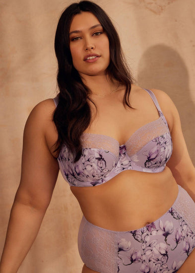 Model In Sculptresse Chi Chi Set Spring Liulac Voorzijde