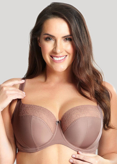 Model in Sculptresse Chi Chi Balconette BH Cappuccino