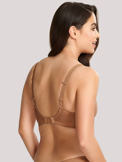 Model in Panache Cari Spacer T-Shirt BH Caramel achterzijde
