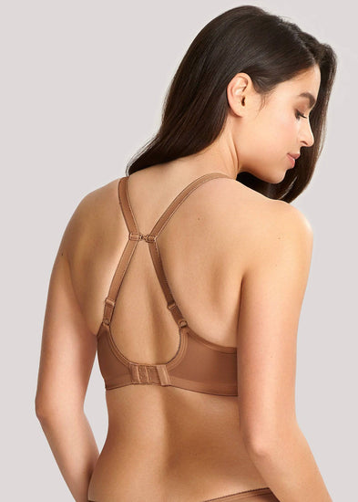 Model in Panache Cari Spacer T-Shirt BH Caramel racerback achterzijde