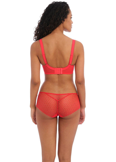 Model in Signature Balconette BH Chilli Red Achterzijde