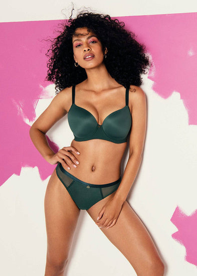 Model In Freya Snapshot Set Deep Emerald Lifestyle Voorzijde