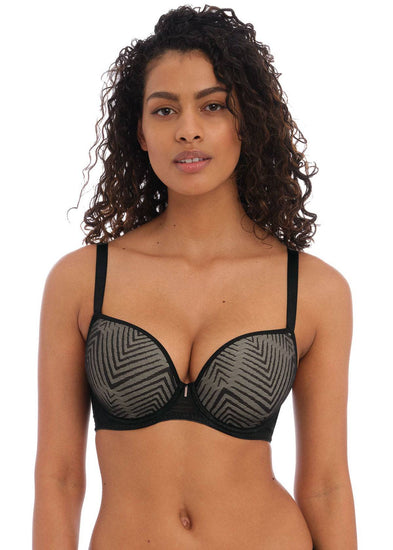 Model In Freya Tailored Voorgevormde Plunge T-Shirt BH Zwart