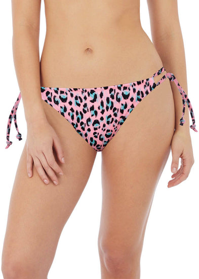 Model in Freya Cala Fiesta Tieside Bikini Broekje Leopard voorzijde