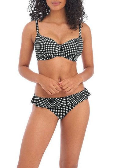 Model in Check In Sweetheart Bikini Set Monochroom Voorzijde