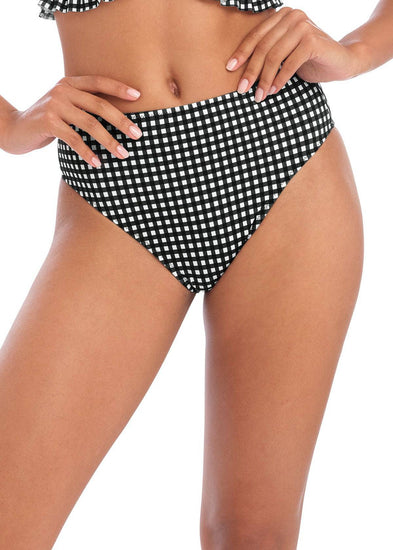 Model In Freya Check In High Waisted Bikini Broekje Monochroom Voorzijde