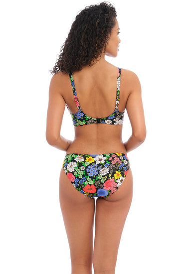 Model in Floral Haze Bikini Broekje Multi Achterzijde