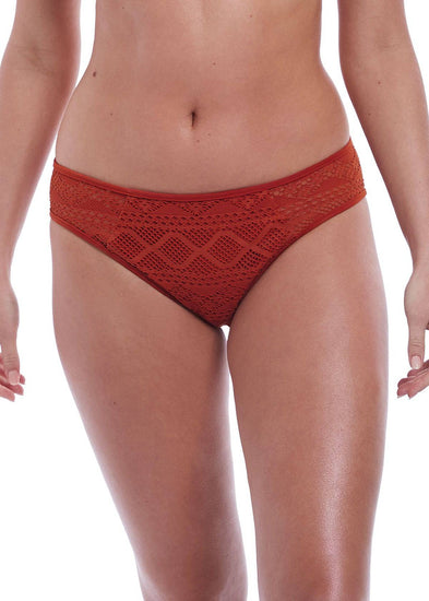 Model in Freya Sundance Bikini Broekje Bordeaux 