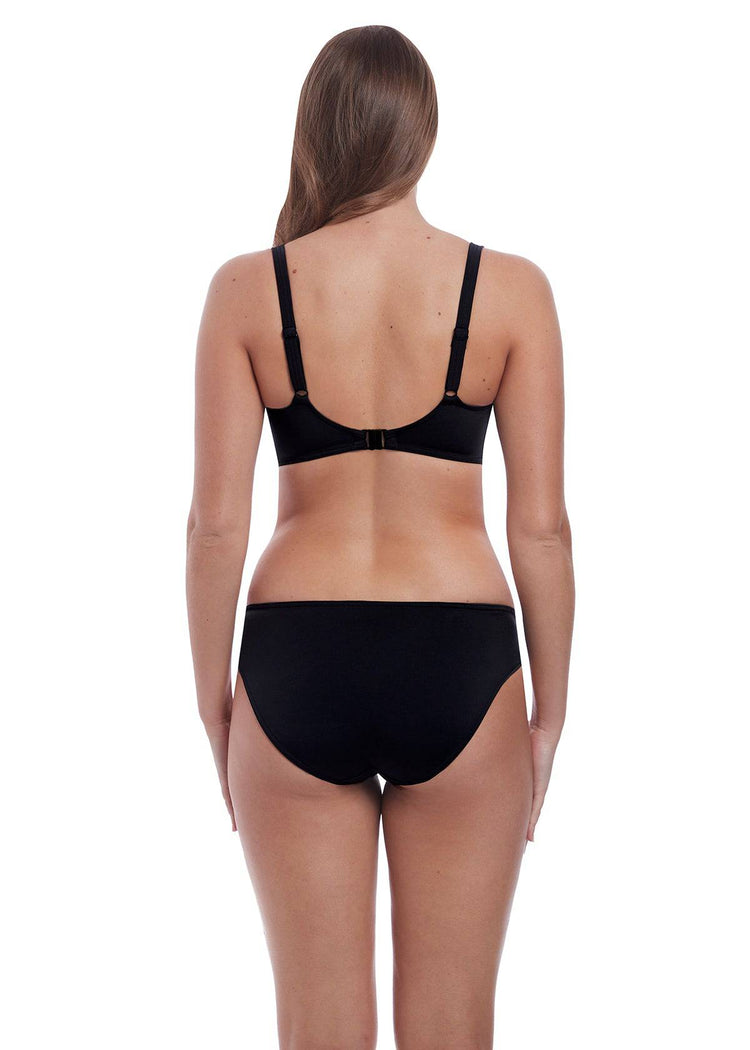 Model in Remix Voorgevormde Bikini Top Zwart Achterzijde
