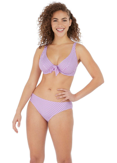 Model in Freya Beach Hut Bikini Cassis voorzijde