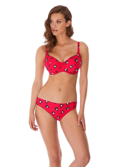 Model in Freya Wildcat Bikini Rood voorzijde