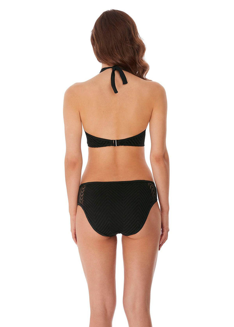 Model in Freya Urban Halter Bikini Zwart achterzijde