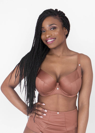 Model in Ewa Michalak SF Balconette BH Bronze