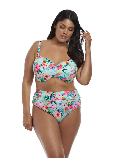 Model in Elomi Aloha Aqua Bandeau Bikini Top Licht Blauw