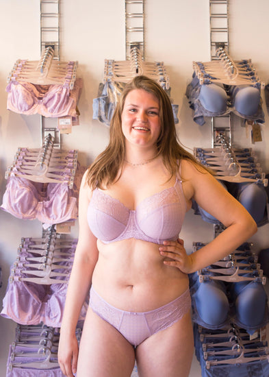 Model in Panache Envy Balconette BH Lilac