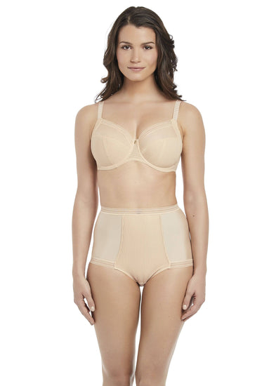 Model in Fantasie Fusion High Waisted Broekje Sand