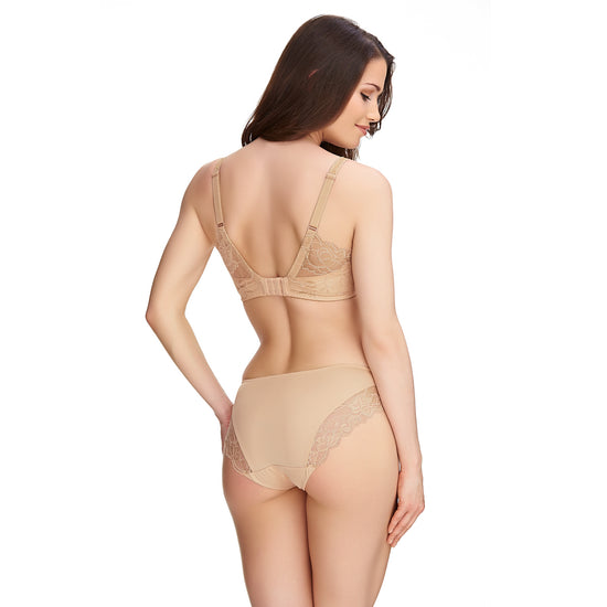 Rug van model in Fantasie Rebecca Lace Sand setje