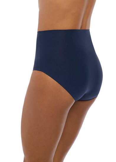 Model In Fantasie Smoothease High Waisted Broekje Navy Zij